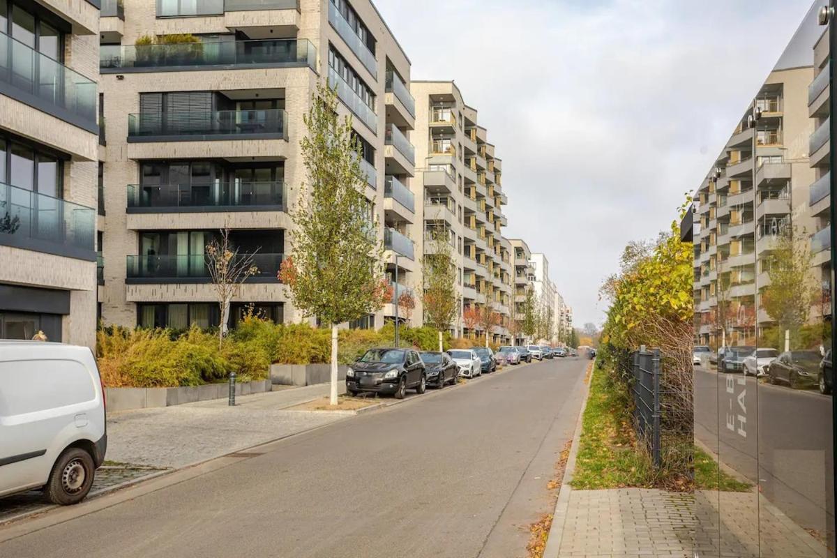 Appartement Hj 18 By Rockchair L Superhost Status L Super Flat, 2 Bedrooms 2 Bathrooms Balcony Elevator Welcomes You! Berlin