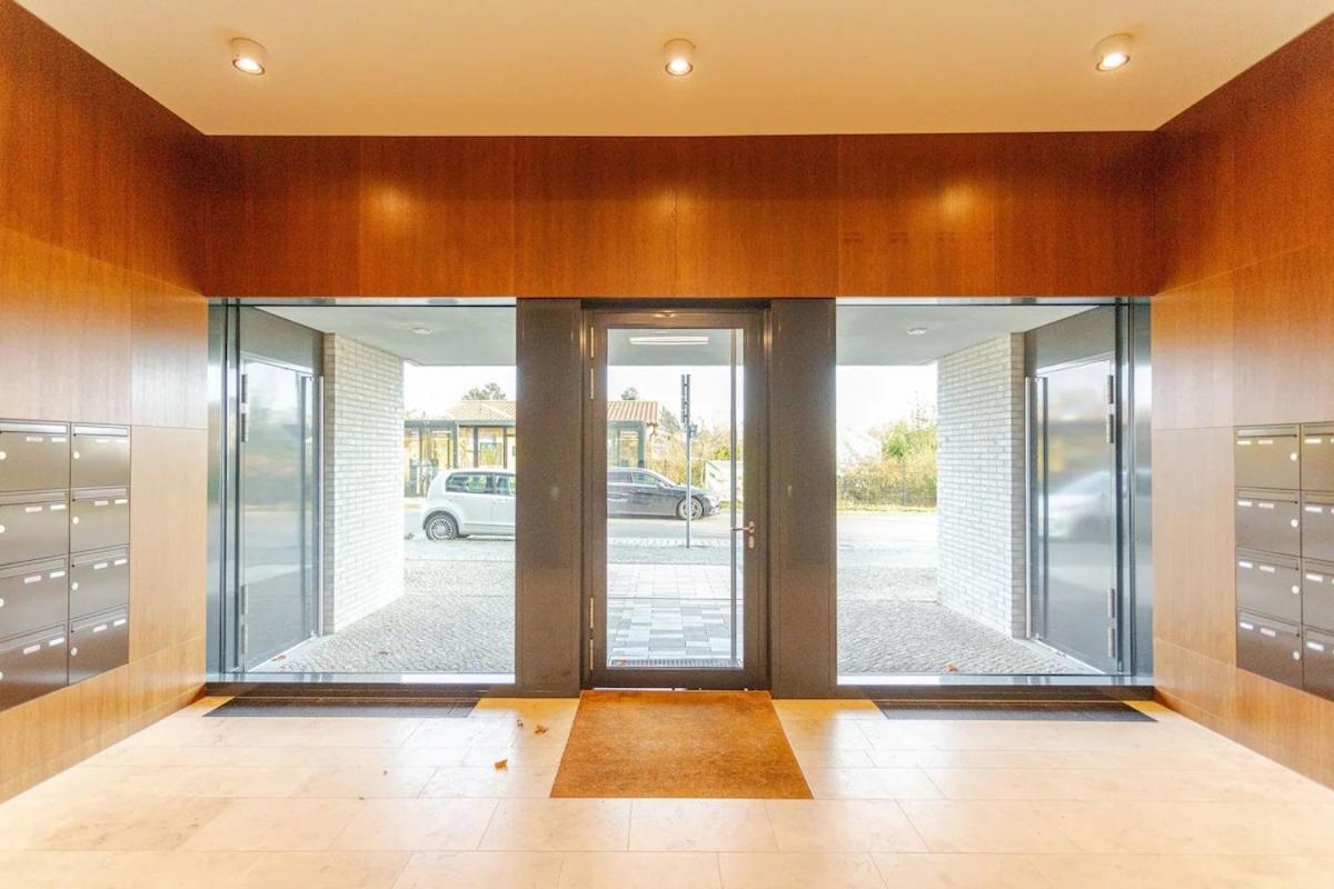 Apartment Hj 18 By Rockchair L Superhost Status L Super Flat, 2 Bedrooms 2 Bathrooms Balcony Elevator Welcomes You! Berlin