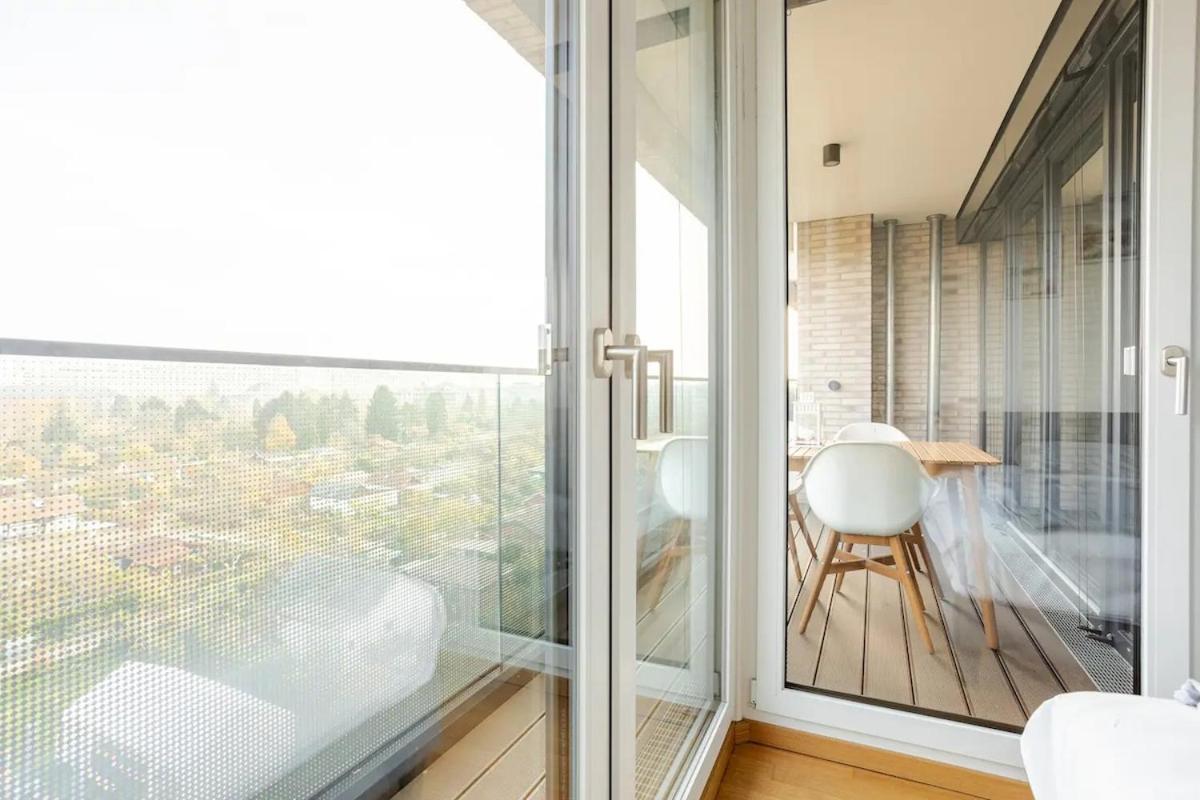 Apartment Hj 18 By Rockchair L Superhost Status L Super Flat, 2 Bedrooms 2 Bathrooms Balcony Elevator Welcomes You! *