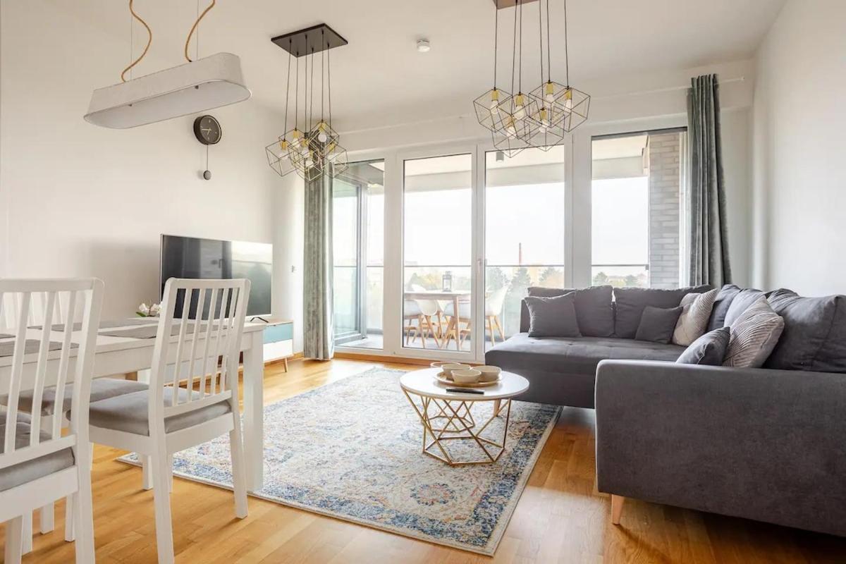 Hj 18 By Rockchair L Superhost Status L Super Flat, 2 Bedrooms 2 Bathrooms Balcony Elevator Welcomes You! Apartment Berlin