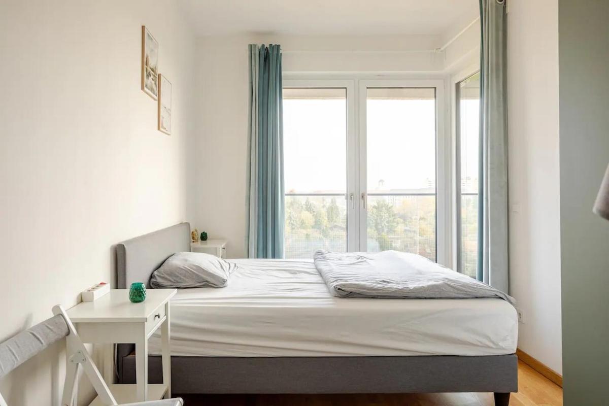 Apartment Hj 18 By Rockchair L Superhost Status L Super Flat, 2 Bedrooms 2 Bathrooms Balcony Elevator Welcomes You! Berlin