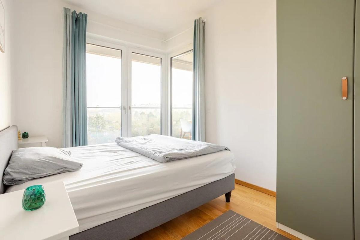 Hj 18 By Rockchair L Superhost Status L Super Flat, 2 Bedrooms 2 Bathrooms Balcony Elevator Welcomes You! Apartment Berlin