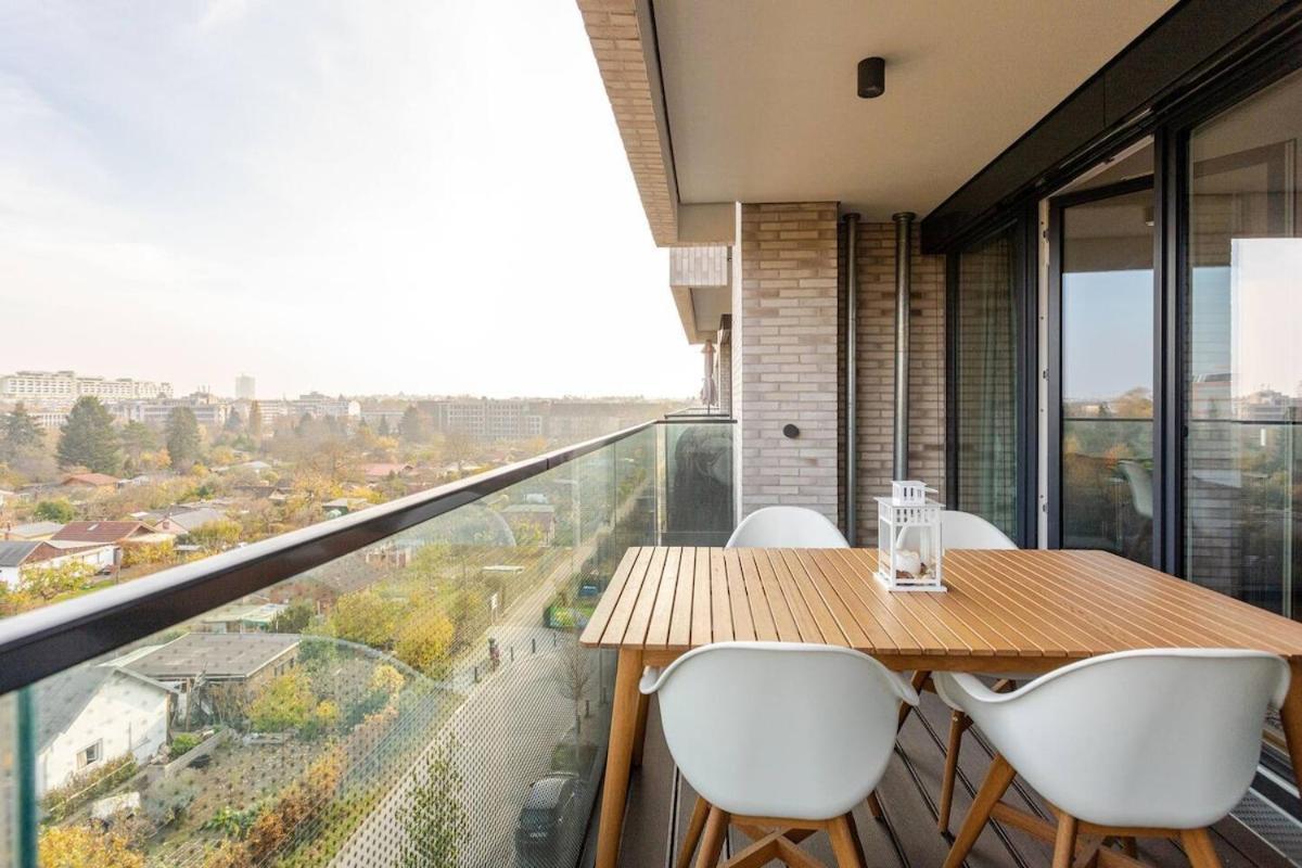 Hj 18 By Rockchair L Superhost Status L Super Flat, 2 Bedrooms 2 Bathrooms Balcony Elevator Welcomes You! * Berlin