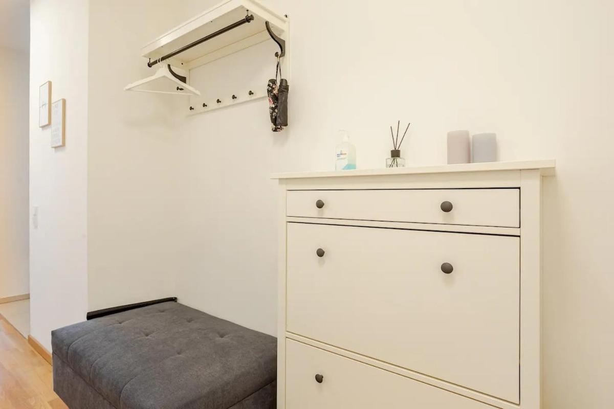 Hj 18 By Rockchair L Superhost Status L Super Flat, 2 Bedrooms 2 Bathrooms Balcony Elevator Welcomes You! Apartment