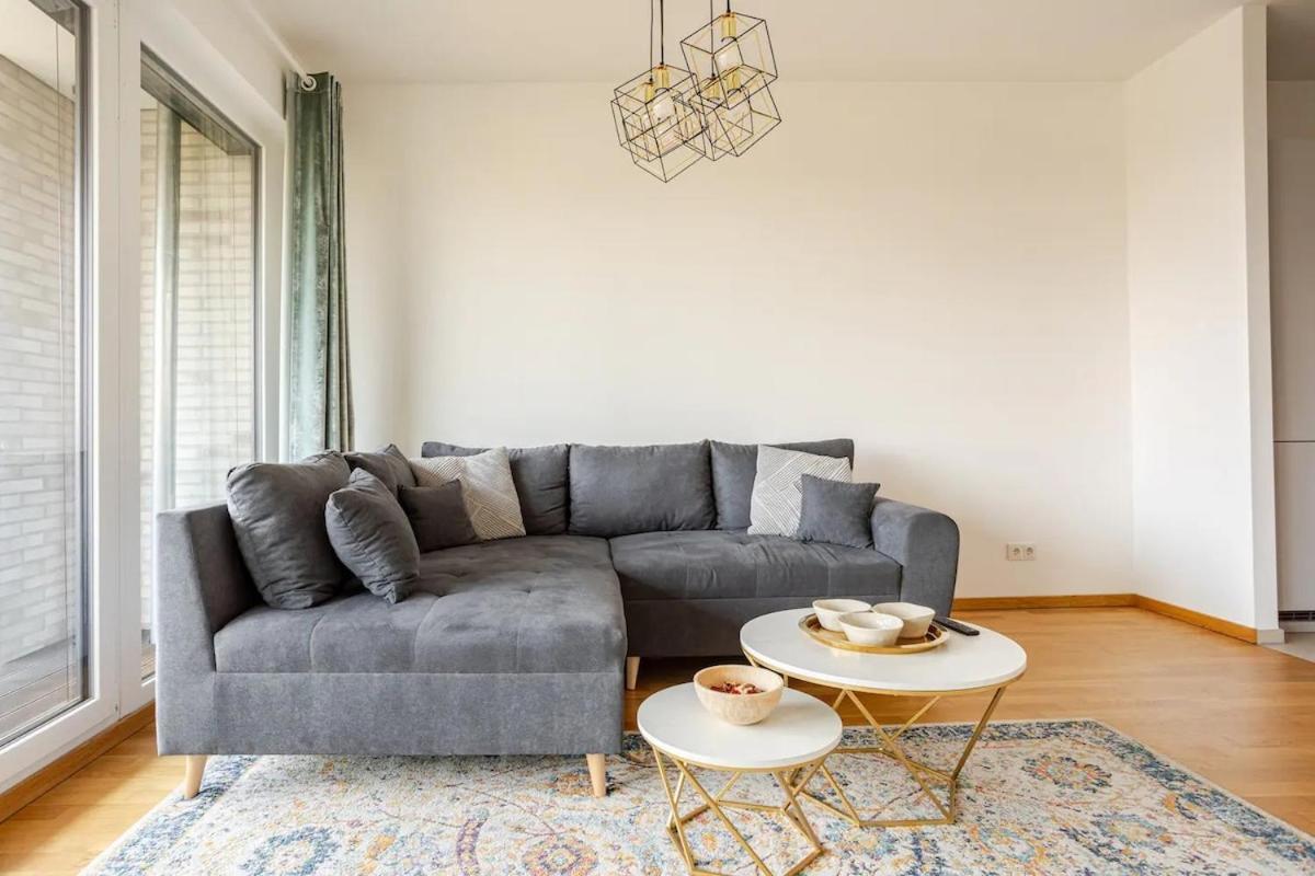 Apartment Hj 18 By Rockchair L Superhost Status L Super Flat, 2 Bedrooms 2 Bathrooms Balcony Elevator Welcomes You!
