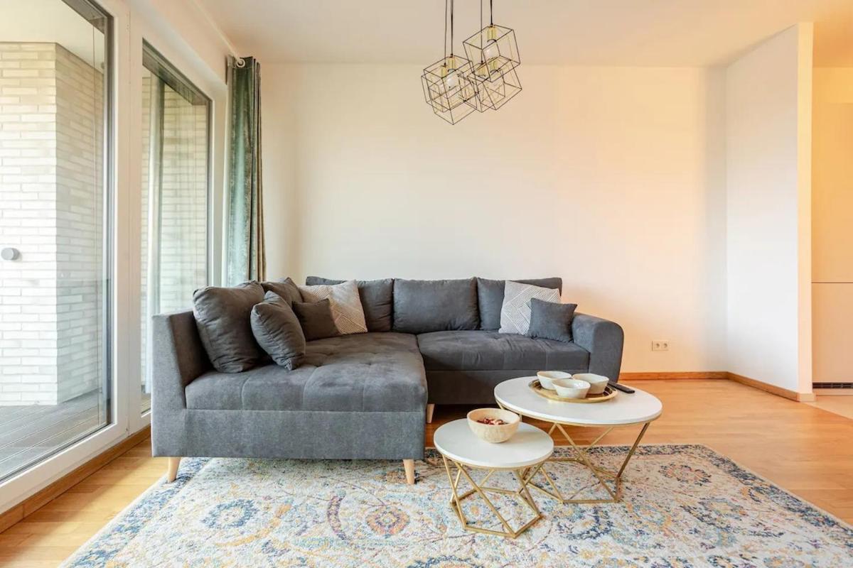 Apartment Hj 18 By Rockchair L Superhost Status L Super Flat, 2 Bedrooms 2 Bathrooms Balcony Elevator Welcomes You!