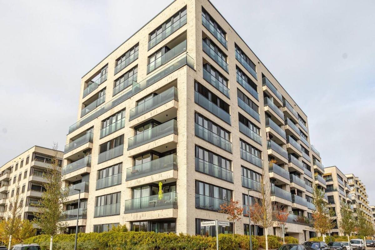 Apartment Hj 18 By Rockchair L Superhost Status L Super Flat, 2 Bedrooms 2 Bathrooms Balcony Elevator Welcomes You! *