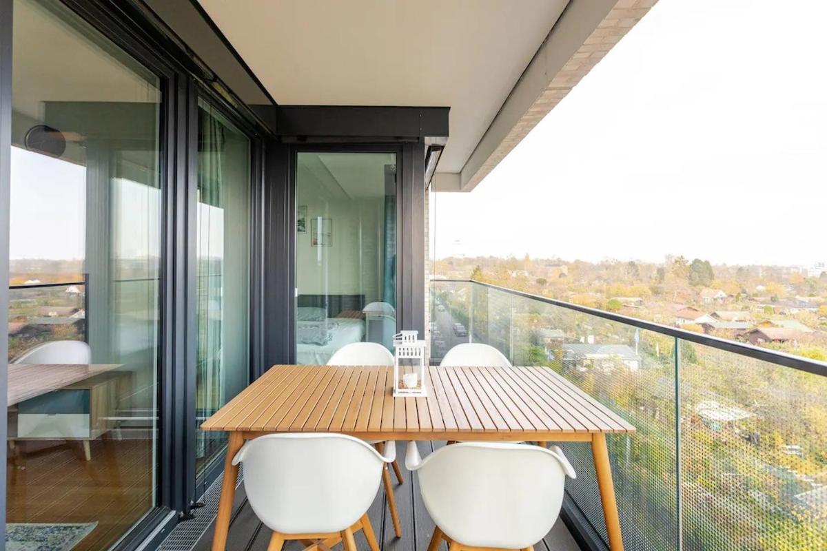 Hj 18 By Rockchair L Superhost Status L Super Flat, 2 Bedrooms 2 Bathrooms Balcony Elevator Welcomes You! Berlin
